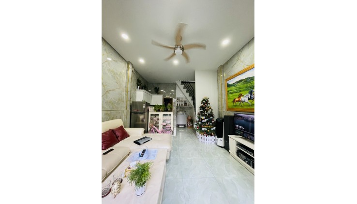 Nhà gần PHAN XÍCH LONG bán 4.2 tỷ, lên được 3 tầng.