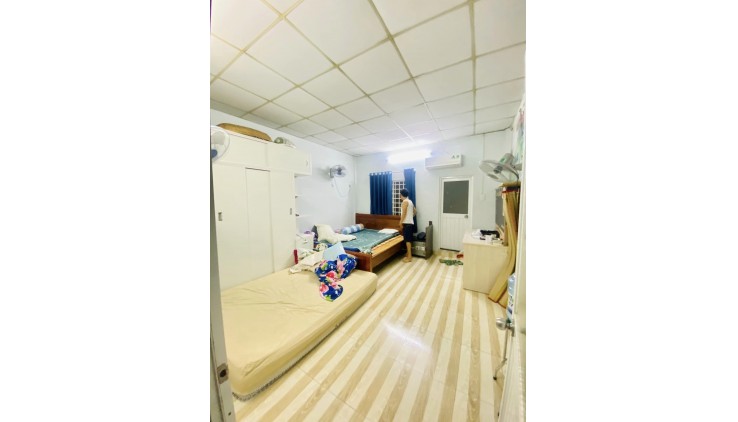 Bán nhà HUỲNH THỊ HAI,  q12, HXH, 4.2m x 16m, chỉ 3.9 tỷ.