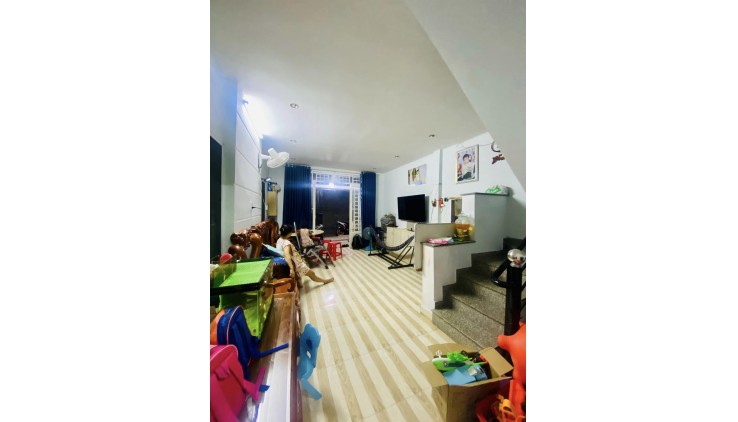 Bán nhà HUỲNH THỊ HAI,  q12, HXH, 4.2m x 16m, chỉ 3.9 tỷ.