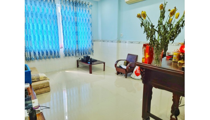 Bán gấpnhà giá 5.2 tỷ, 4.3m x 13m, 4 lầu, đường LÊ TRỰC.