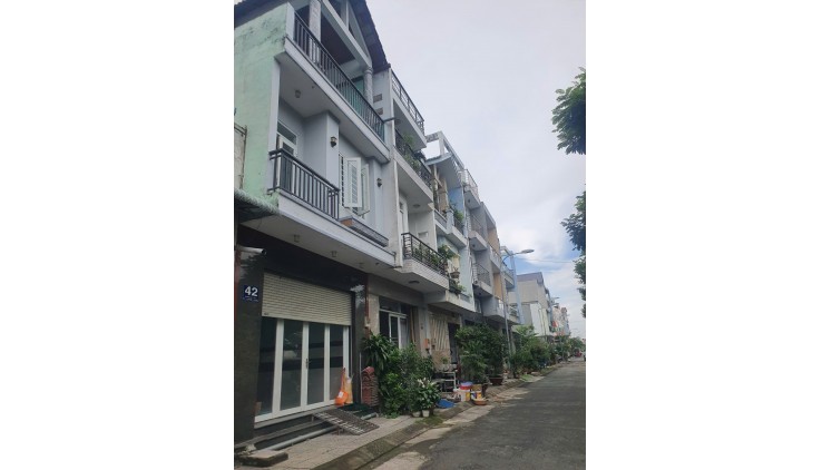 HOT ĐẤT ĐẸP - GIÁ TỐT - Vị Trí Đắc Địa Tại Khu dân cư Êm Đềm Linh Xuân, Quận Thủ Đức, Thành phố Hồ Chí Minh