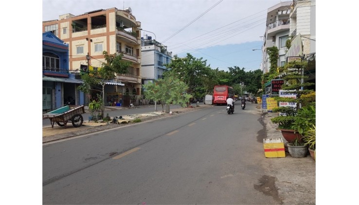 Bán Gấp nhà MT Đàm Thận Huy, Ngay Chợ Tân Hương, Tân Phú. Giá cực tốt.