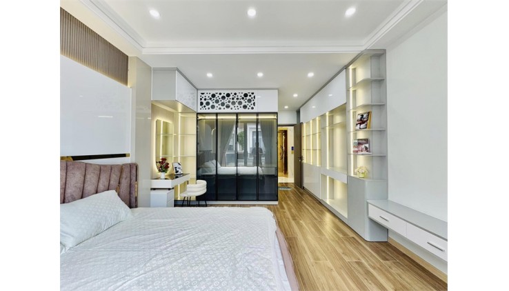 Ngay Siêu Thị EMART - Phan Huy ích, Khu Phân Lô VIP. Nhà 6 Tầng có Thang Máy, chỉ 8.6 tỷ