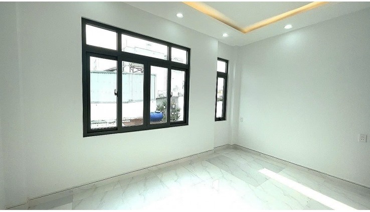 BÁN NHÀ ĐẸP_ GẦN ĐH VĂN HIẾN_ 3 TẦNG_ 4PN_ SHR_KHÔNG QUY HOẠCH_ 4TY8