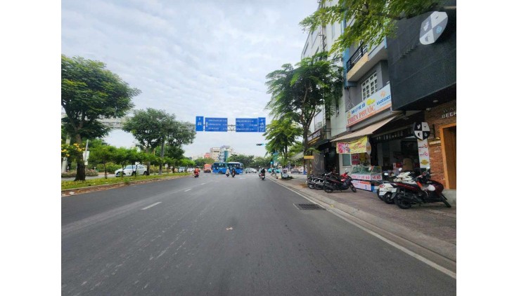 Thiện chí Sang nhượng Cơ sở Spa và BaBershop , Ngay cầu Sài Gòn