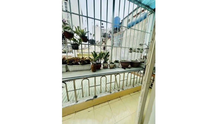 GIÁP TÂN PHÚ - HẺM Ô TÔ SÁT MẶT TIỀN - 2 TẦNG - 3PN - 82M NGANG 6.3 NHỈNH 5 TỎI XÍU