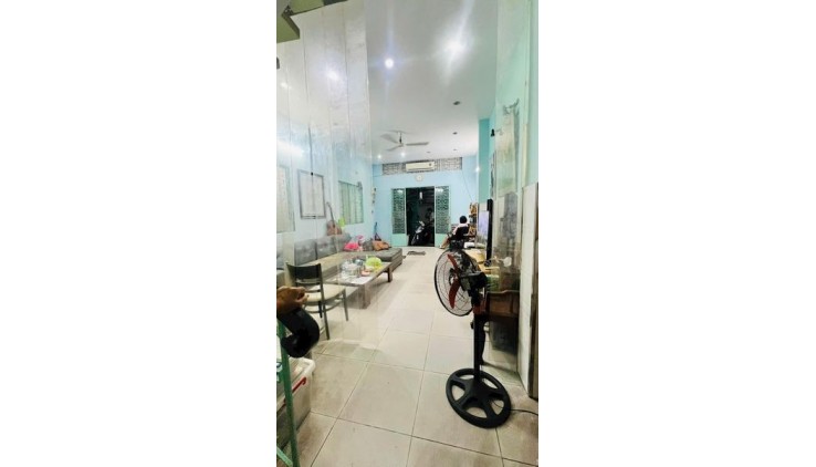 Đường Lê Thị Riêng Phường Bến Thành Quận 1.