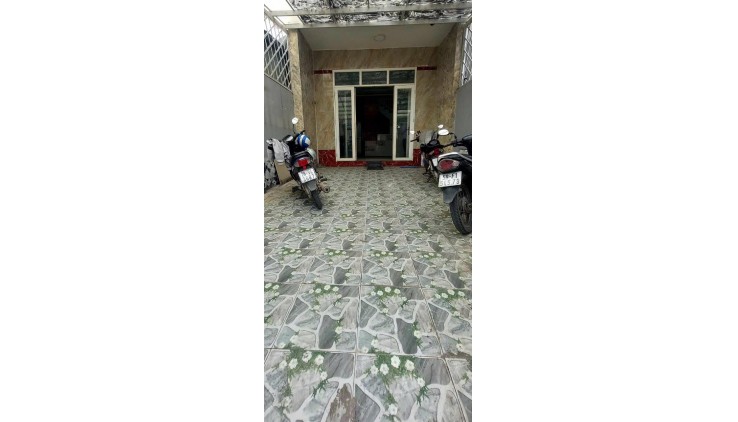 BÁN NHÀ NGAY CHỢ TÂN HIỆP HÓC MÔN - 94M2  - XE HƠI NGỦ TRONG NHÀ. CHỈ 2,85 TỶ TL.