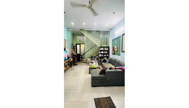 Đường Lê Thị Riêng Phường Bến Thành Quận 1.