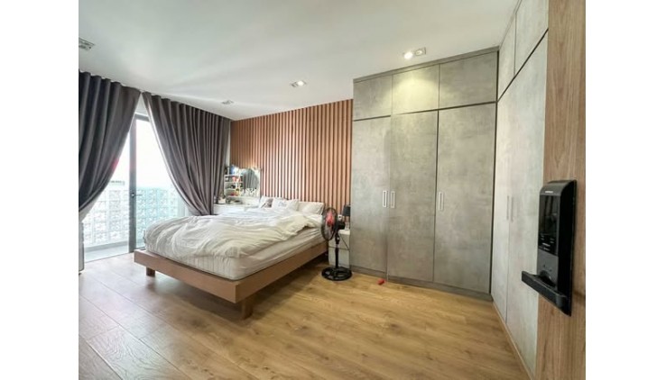 Đường Lê Văn Duyệt, P3 Bình Thạnh. Qua cầu Bông là tới Quận 1