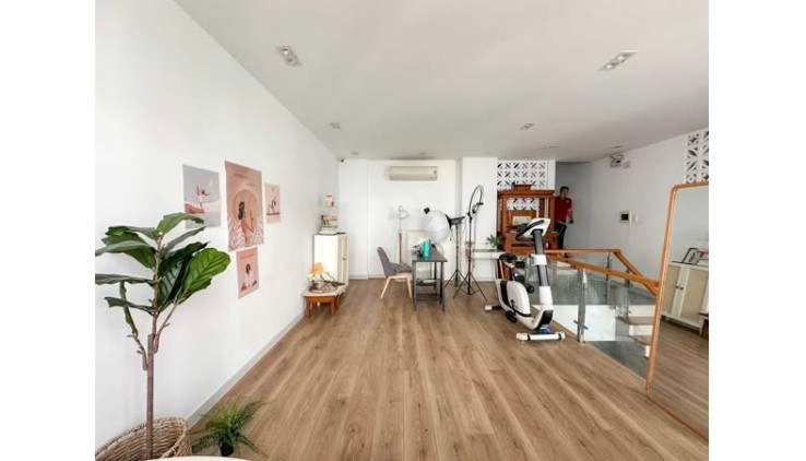 Đường Lê Văn Duyệt, P3 Bình Thạnh. Qua cầu Bông là tới Quận 1