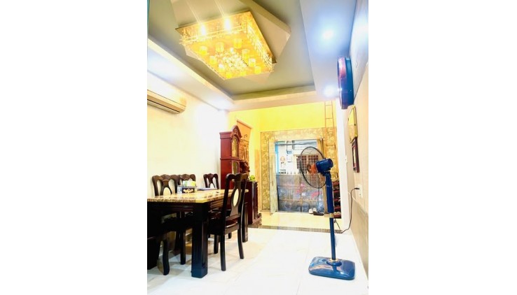 Nhà  Đường Trần Bình Trọng Quận 5 Phường 1.