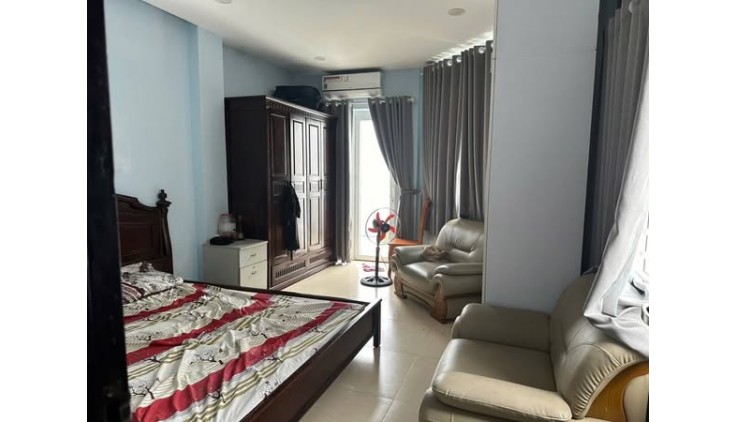 Nhà  Đường Cách Mạng Tháng 8 Phường 5 Quận Tân Bình.