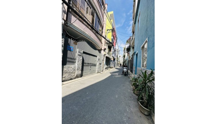 CHƯA TỚI 7 TỶ CÓ NGAY NHÀ TRUNG TÂM TÂN PHÚ HẺM XE HƠI , 70M .