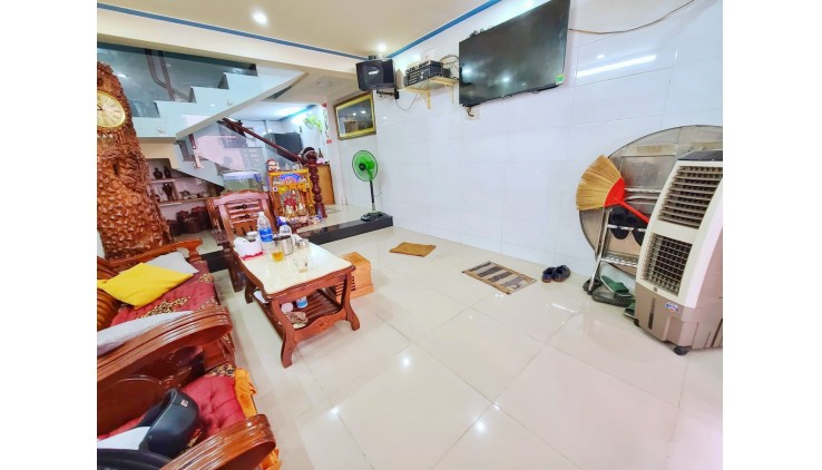 Bán gấpnhà giá 5.2 tỷ, 4.3m x 13m, 4 lầu, đường LÊ TRỰC.