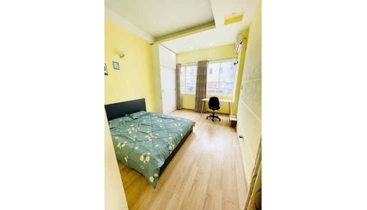 Nhà 7 phòng ngủ HUỲNH VĂN BÁNH -  65m2 - cho thuê gần 30tr - chủ ngộp bank