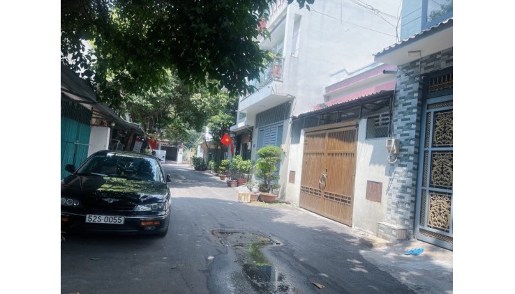 Nhà PHẠM VĂN ĐỒNG, giáp BÌNH THẠNH,  kinh doanh 5m x 12m ô tô vào nhà