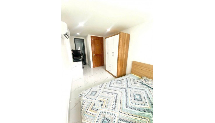 Bán CHDV mặt tiền ngay trường Nguyễn Thượng Hiền 6L DT sàn 215m2 ngang 5m TN 45tr 15.5 tỷ
