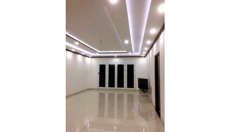 Cho thuê nhà 5 tầng 6pn 1000m2 đường Hoàng Diệu 2 - Linh Chiểu