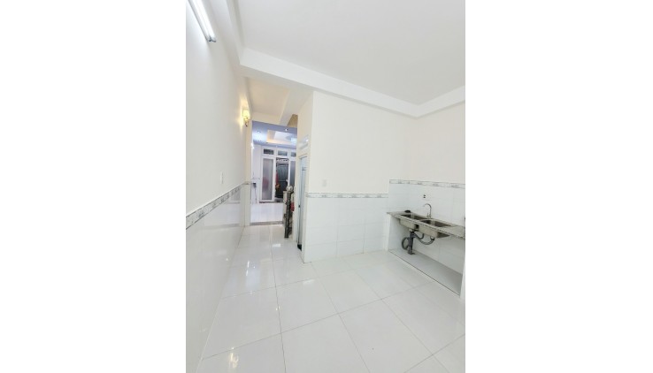 Bán gấp nhà ĐINH BỘ LĨNH, giá 6.5 tỷ, gần hẻm xe hơi, 40m2, 2 lầu.