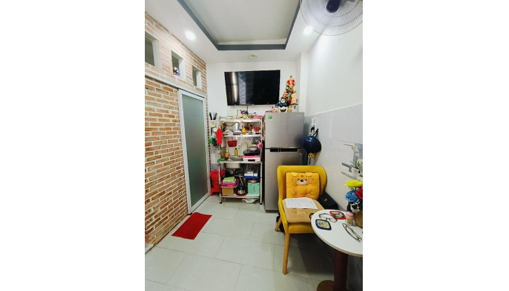 Nhà người quen gửi bán cmt8 Q10 - 38m2 - 4 tầng giá - hẻm xe hơi đổ cổng - giá chỉ có 6 tỷ 9 còn TL