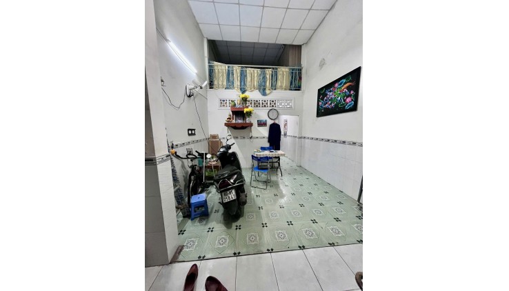 Cần bán nhà tại Lê Văn Khương, Quận 12 Nhà có vị trí thuận tiện, gần các tiện ích và giao thông dễ dàng, phù hợp cho gia đình nhỏ hoặc đầu tư sinh