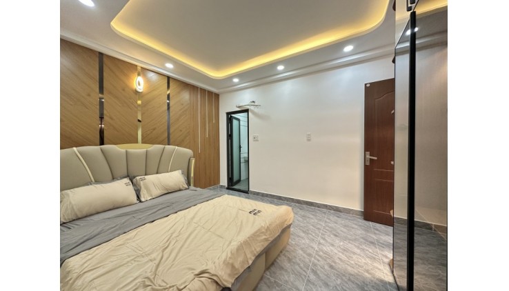 Diện tích 6m x11m - 4 phòng ngủ - NƠ TRANG LONG - gần HXH sổ đẹp.