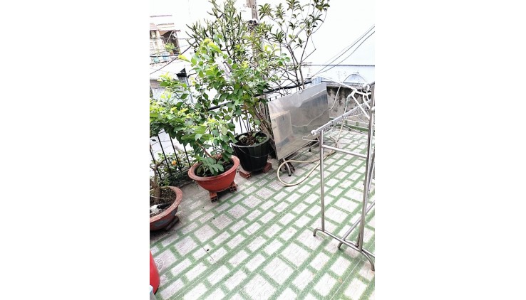 Giảm 1/2 tỷ, Bángấp nhà HXH sát MT CaoVănNgọc-ÂuCơ-KhuôngViệt 64m2- 2T giá 5tỷxx