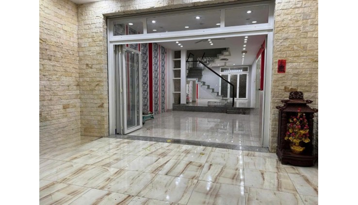 Chỉ 15 tỷ có nhà 4 tầng mới HXH Trường Chinh 105m2 ngang 5.2m gần chợ Hoàng Hoa Thám.