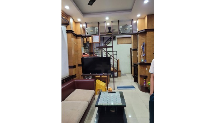 Bán nhà về quê, giá 6.8 tỷ còn tl, đường NGUYỄN THƯỢNG HIỀN, 3 lầu