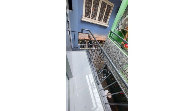 BÁN NHÀ ĐƯỜNG SỐ 19, TÂN QUY, QUẬN 7. DT: 4 X 10M, 3 LẦU, ST