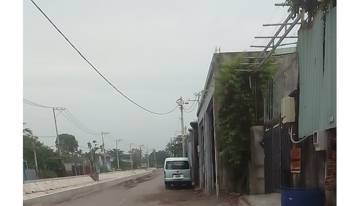 Bán nền nhà mặt tiền đường TX 62, buôn bán được, đủ  tiện nghi điện nước (có 2 nền liền kề)