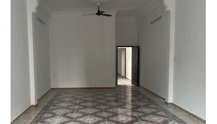 Cho thuê nhà mặt tiền Bàu cát 9 phòng giá 50tr