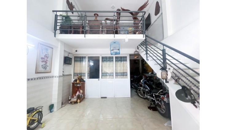 Nhà PHẠM VĂN ĐỒNG, giáp BÌNH THẠNH,  kinh doanh 5m x 12m ô tô vào nhà