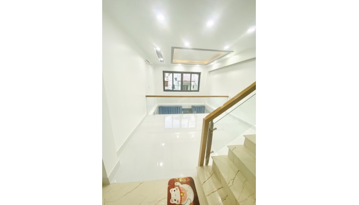 Nhà CHU VÁN AN cần bán gấp, BTCT, 4 lầu, 4m x 13m, 5.7 tỷ