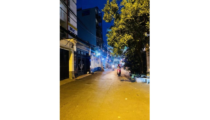 Nhà NGUYỄN ĐÌNH CHÍNH - PHÚ NHUẬN - 4 tầng - 4.5m x 16m - HXH.
