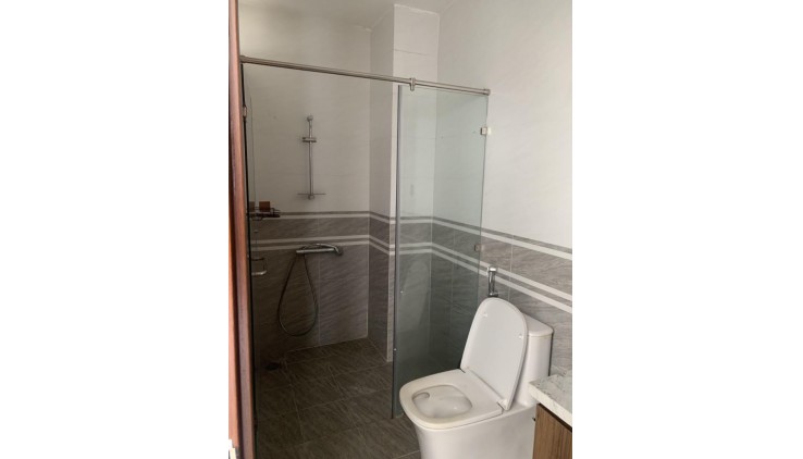**Bán nhà phường 7 Tân Bình** mặt tiền Đặng Lộ, trục CMT8; 58m2, 4 lầu