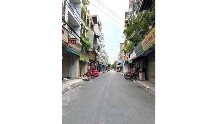 **Bán nhà hẻm 159 Bạch Đằng** phường 2 Tân Bình; 5x12, 3 lầu; HXH 8m