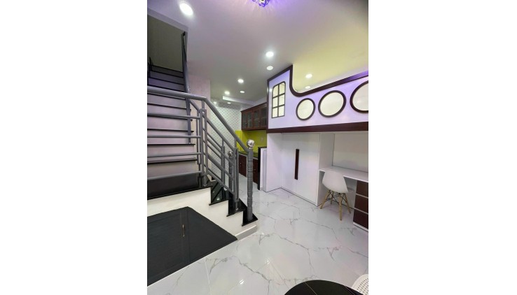 **Bán nhà hẻm 766 Cách Mạng Tháng 8** phường 5 Tân Bình, 4x15, 2 tầng