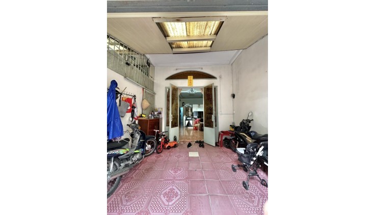 **Bán nhà hẻm số 9 Giải Phóng** phường 4 quận Tân Bình; 5x20, 3 tầng