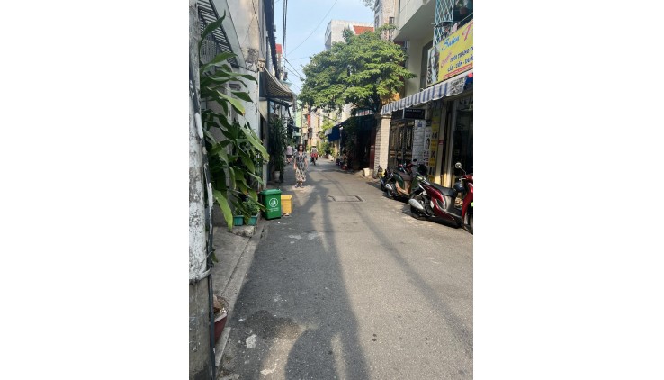 **Bán nhà hẻm số 9 Giải Phóng** phường 4 quận Tân Bình; 5x20, 3 tầng