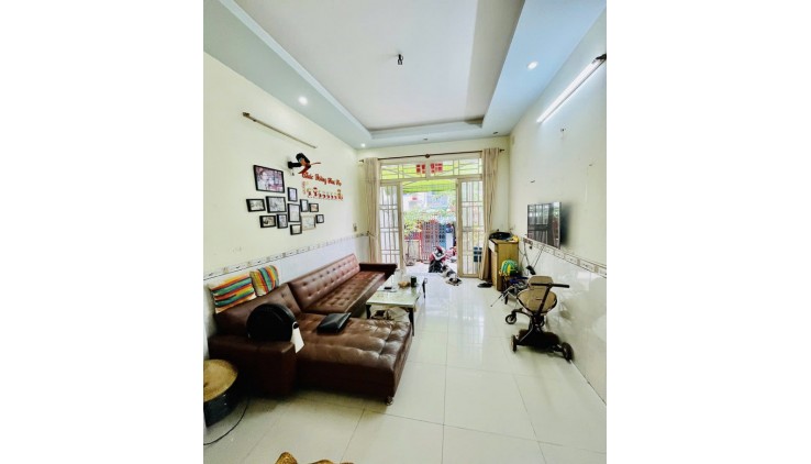 Bán nhà HXH hạ chào 900 tr, Phạm Phú Thứ, P3, Q6, 65m2, 4 tầng, giá rẻ