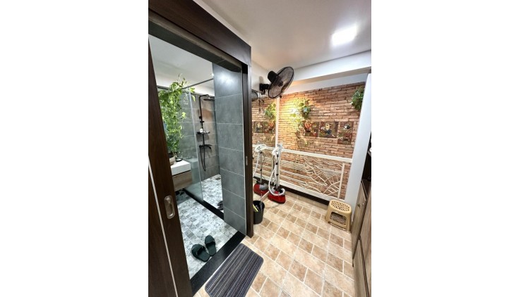 **Bán nhà phường 7 Tân Bình** mặt tiền Đặng Lộ, trục CMT8; 58m2, 4 lầu