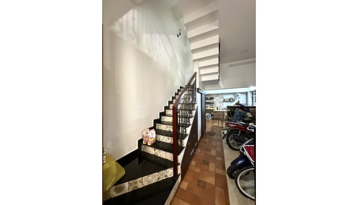 **Bán nhà phường 7 Tân Bình** mặt tiền Đặng Lộ, trục CMT8; 58m2, 4 lầu