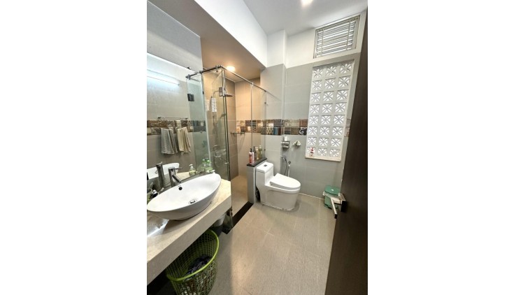 **Bán nhà phường 7 Tân Bình** mặt tiền Đặng Lộ, trục CMT8; 58m2, 4 lầu