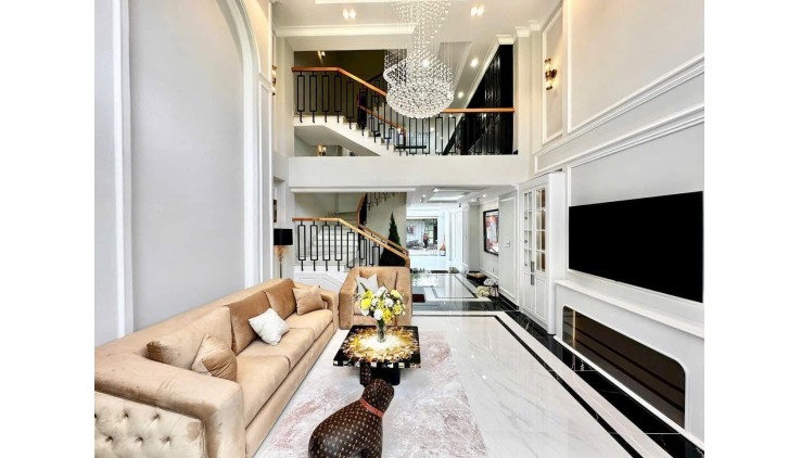 *Bán nhà mặt tiền Cách Mạng Tháng 8, phường 6 Tân Bình (4,5*32) 4 tầng