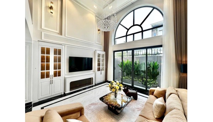 *Bán nhà mặt tiền Cách Mạng Tháng 8, phường 6 Tân Bình (4,5*32) 4 tầng