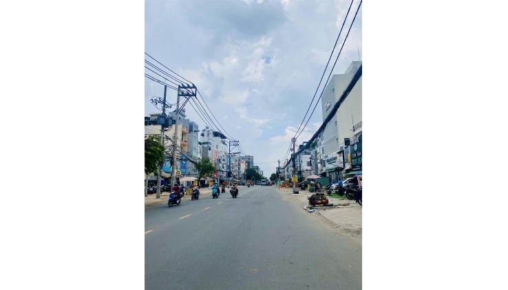 *Bán nhà mặt tiền Cách Mạng Tháng 8, phường 6 Tân Bình (4,5*32) 4 tầng