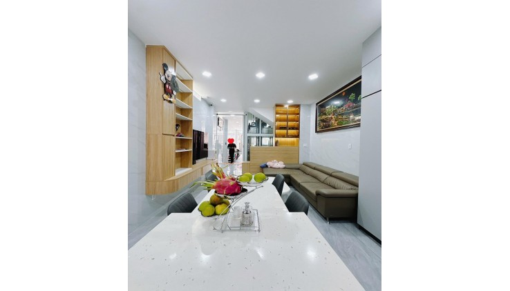 Bán nhà mặt tiền Nguyễn Biểu, P1, Q5, 92m2, 4 tầng, giá cực rẻ, chỉ nhỉnh 17 tỷ