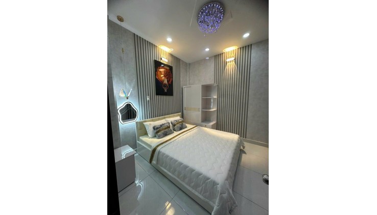 **Bán nhà phường 5, quận Tân Bình** hẻm 766 Cách Mạng Tháng 8, 4*14, hẻm xe hơi